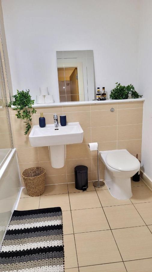 Balcony-View With Free And Secured Parking Apartment Manchester Exterior photo